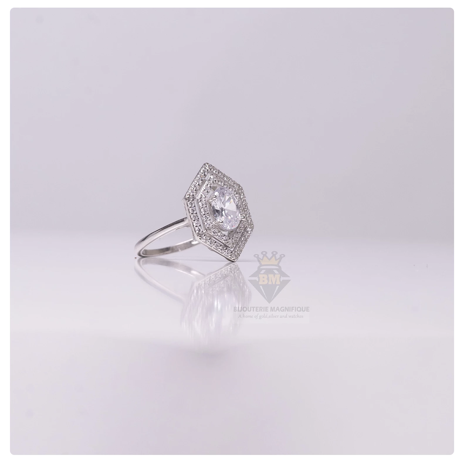Bijouterie Magnifique Bella Engagement Ring