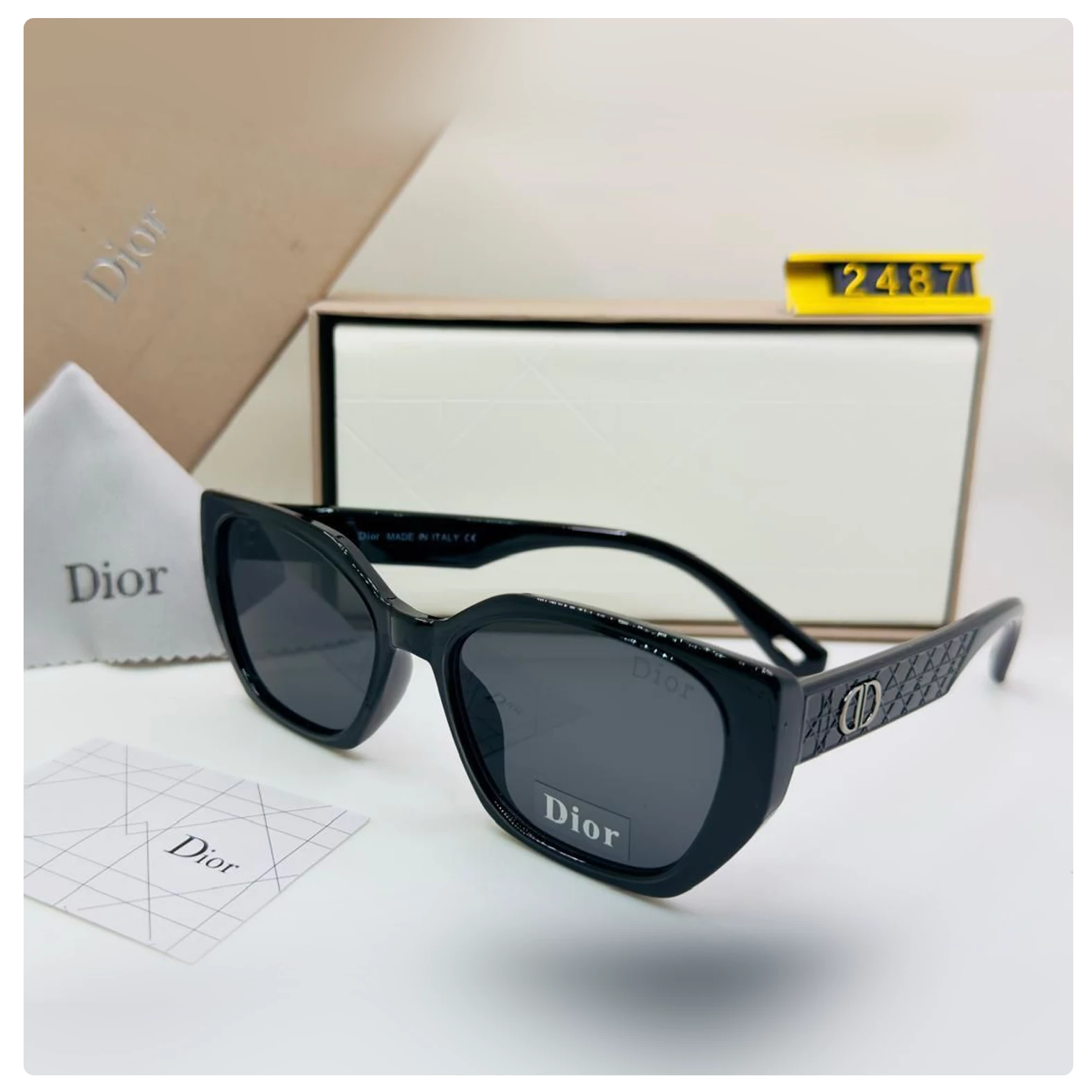 Dior Cat-Eye Sunglasses – Black Frame with Dark Lenses