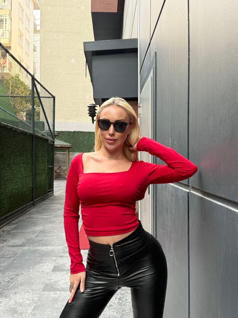 Scarlet Square Neck Crop Top