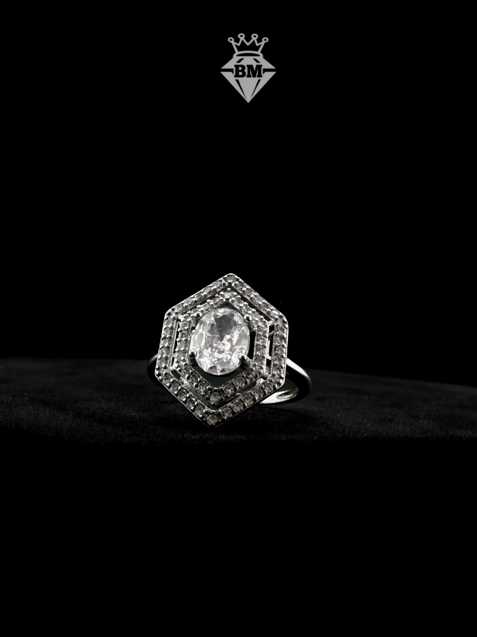 HexaHalo Oval Diamond Statement Rin